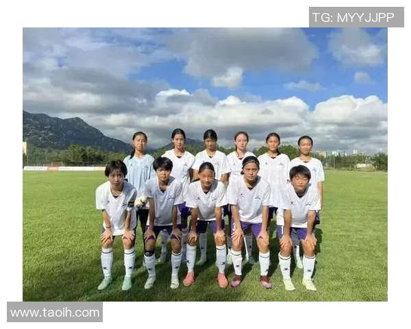 足球场上的巨力之星力量与技巧并存的传奇球员们